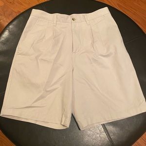 Men’s khaki shorts